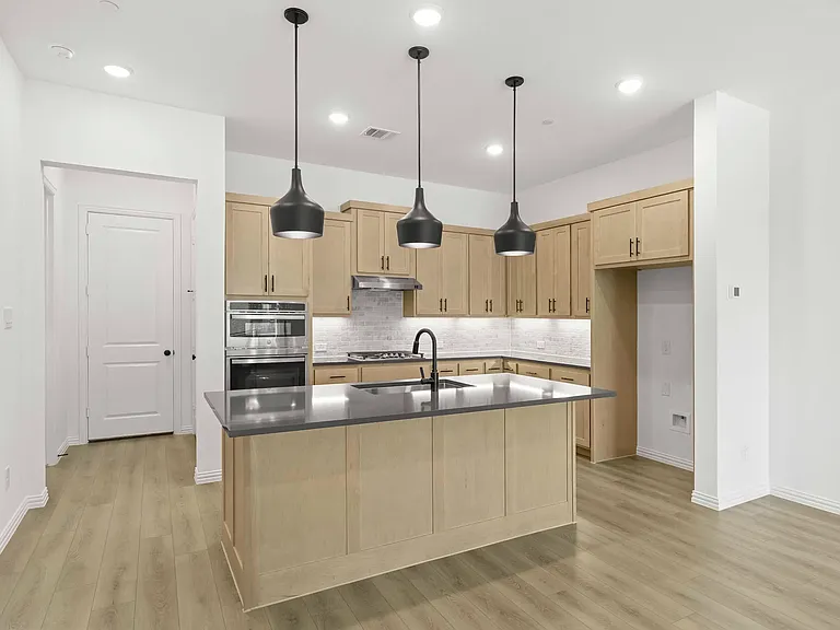 1215 Daybreak Dr — Photo 4