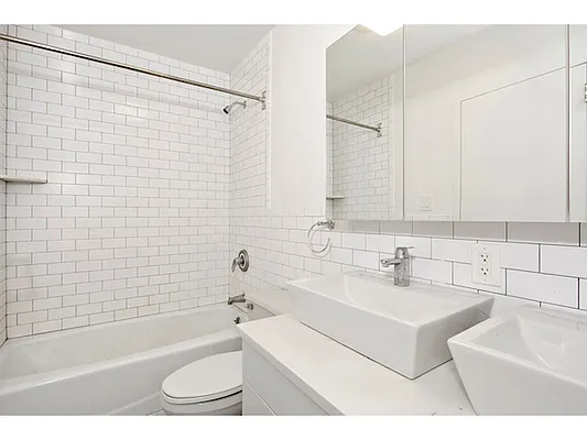 Rented by Mirador Real Estate | media 33