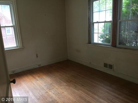 4th image of 2925 Stuart Dr