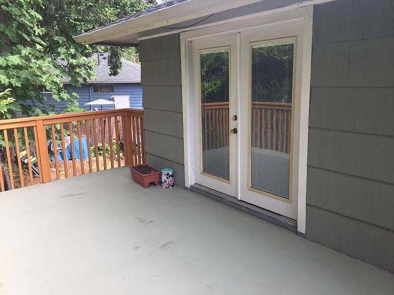 NE Northgate Way — Photo 18