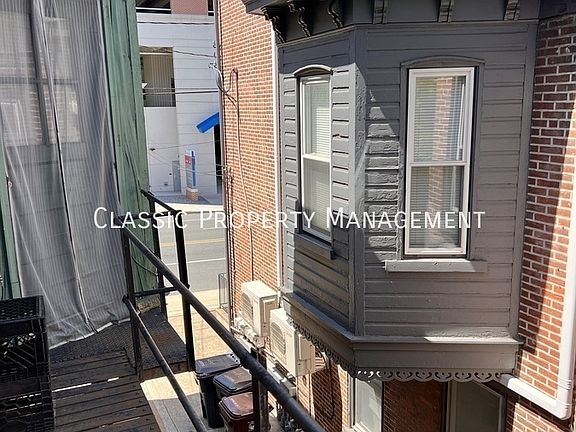 4th image of 1222 N Washington St #2