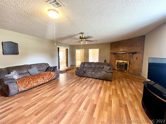 3rd image of 1002 SE 13th St