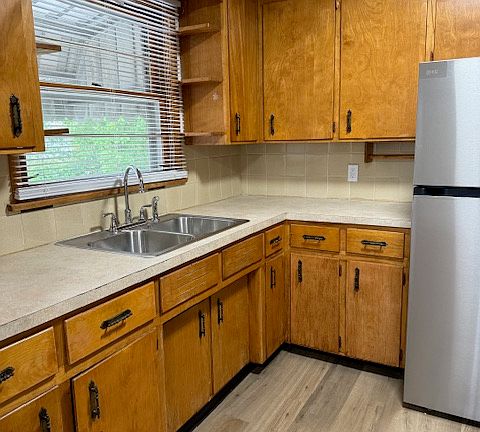 4th image of 256 Pioneer St
