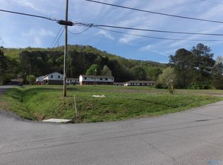1 Hideaway Ln, Guntersville, AL 35976