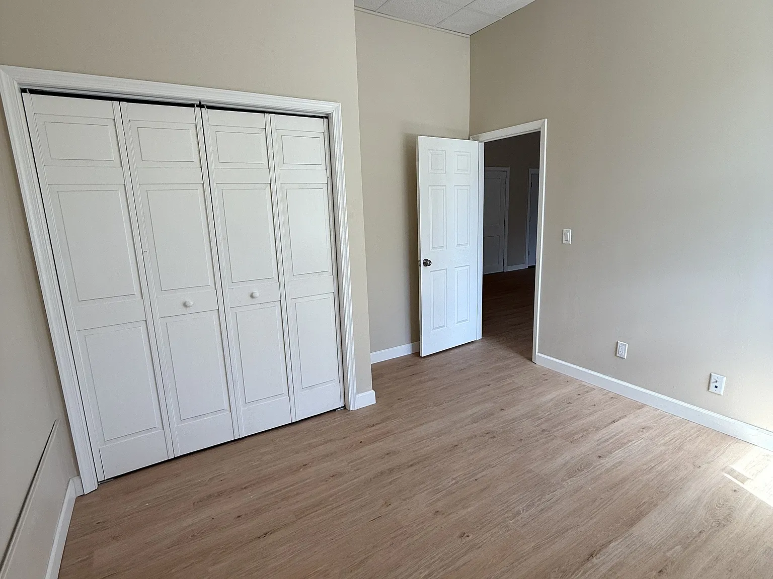 134-137 West 4th Street - 103 — Photo 3