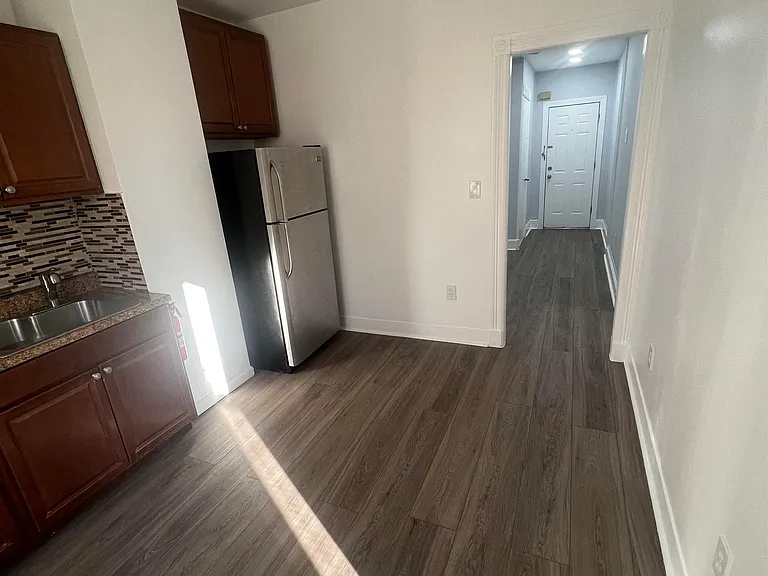 1001 Columbia Ave #1 — Photo 9