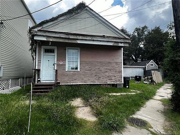 5th image of 119 Broadway St