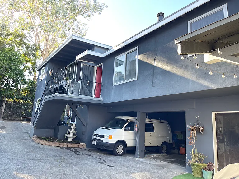 3 back units on tri-level