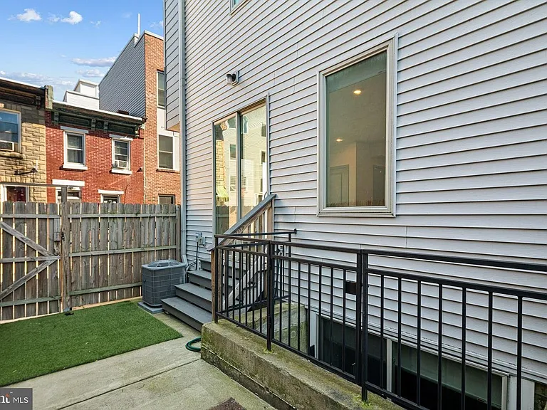 411 W Berks St #1 — Photo 11