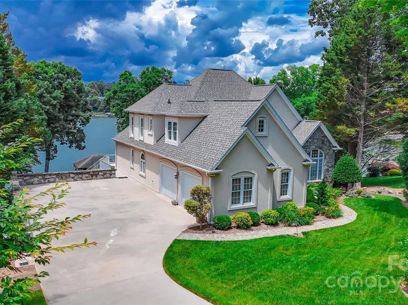 1563 Calls Lodge Ct, Morganton, NC 28655