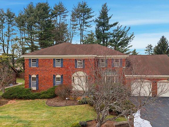 3rd image of 23 Fairway Court