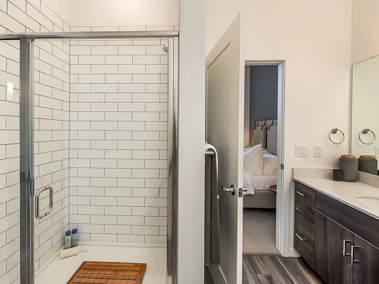 West 38 — Photo 14