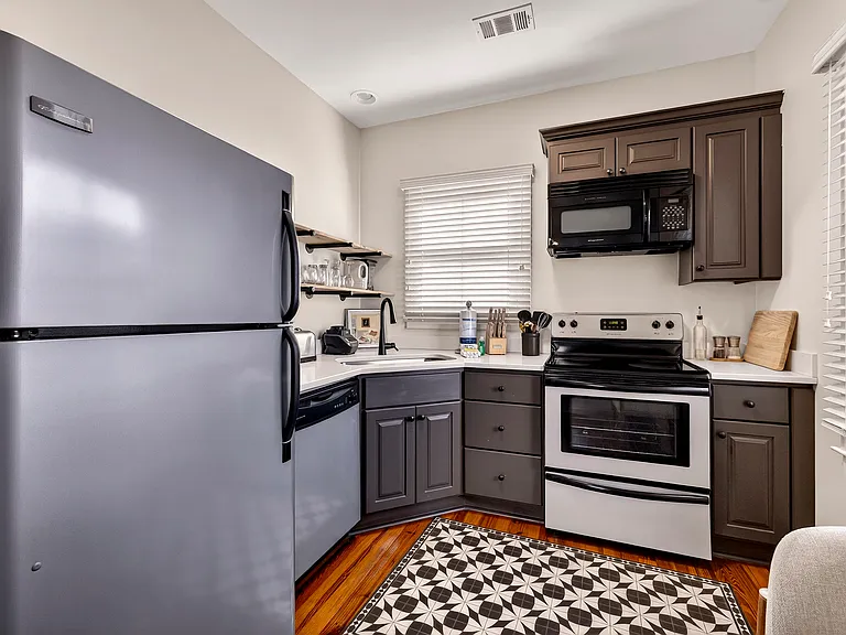 17 W Park Ave #3 — Photo 2
