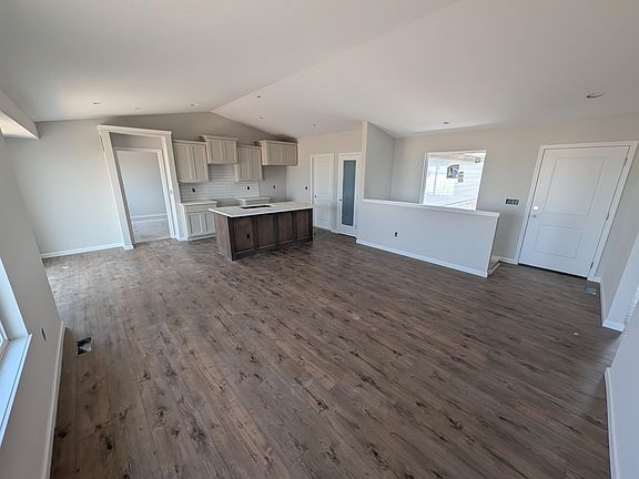 3rd image of 230 Summer Ct