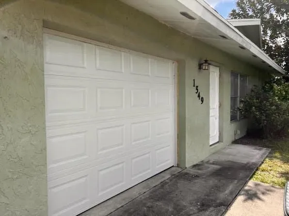 1549 SE Minorca Ave, Port Saint Lucie, FL 34952