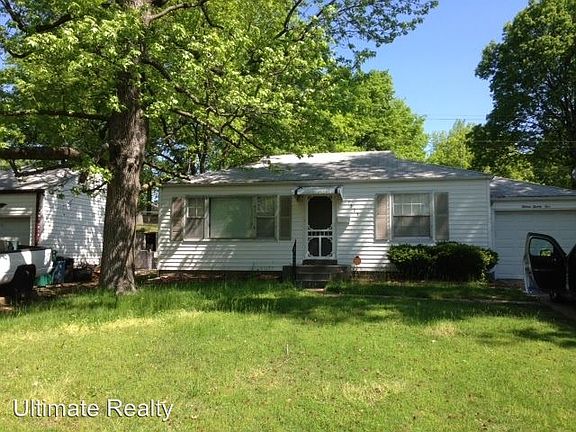 3rd image of 1525 Akron Dr