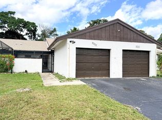 9355 Wedgewood Dr #B17, Tamarac, FL 33321