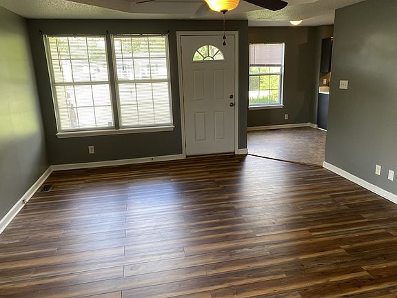 3rd image of 407 Woodale Dr
