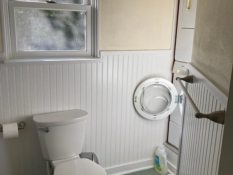 831 Valencia St — Photo 25