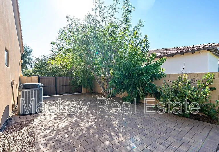 2720 E Jade Pl — Photo 63
