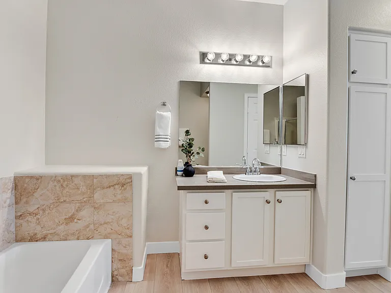 2291 W Horizon Ridge Pkwy #1106 — Photo 11