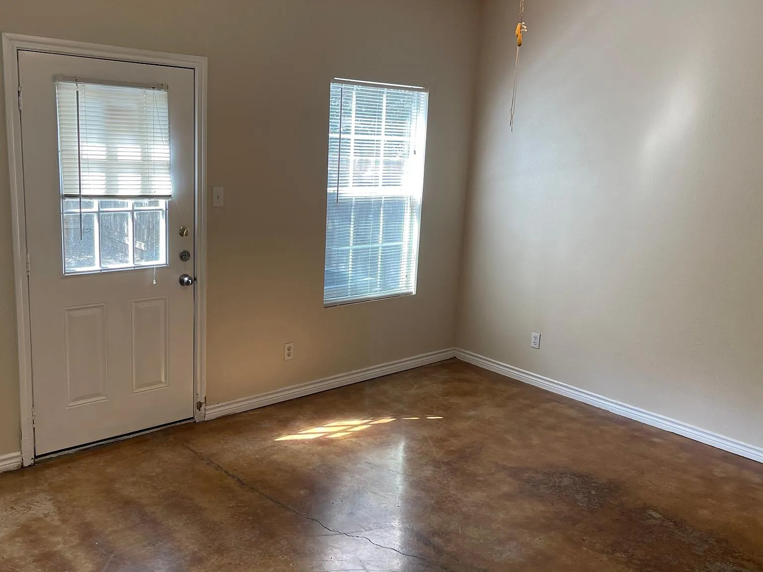 3 bed, 2.5 bath, 1277 sqft, $1,350 — Photo 2
