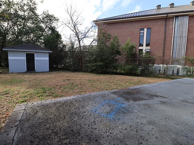 4910 Colonial Dr — Photo 23