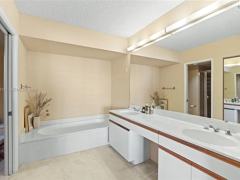 3600 Mystic Pointe Dr #1111 — Photo 10