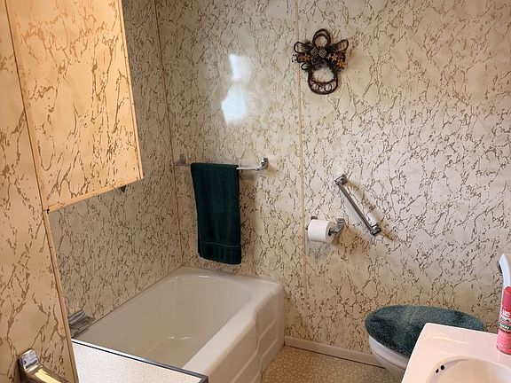 5th image of 156 Center Ave