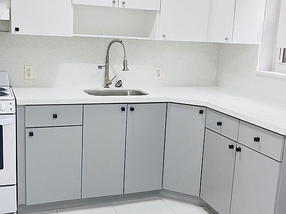 3rd image of 2361 SW 27th St APT 2