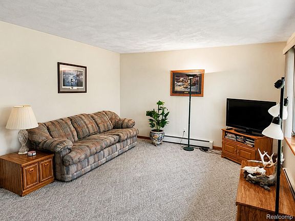 3rd image of 11183 Wolf Rd