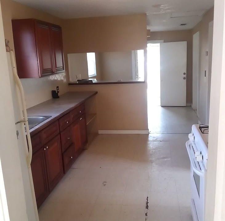 1st image of 1526 S Elmendorf St