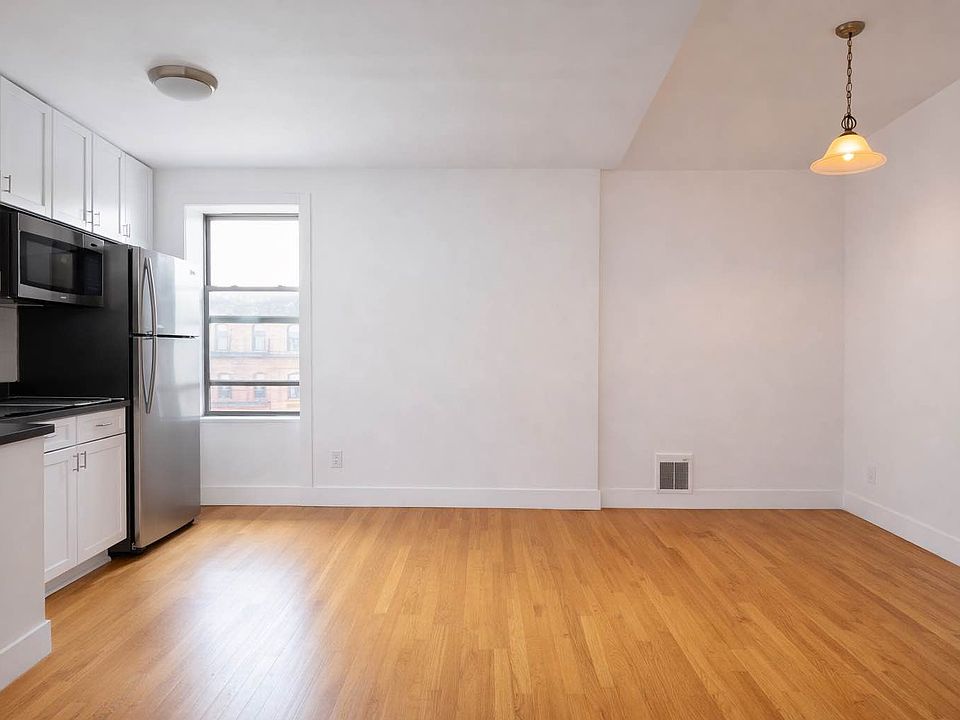 2nd image of 369 7th Ave Unit 4C