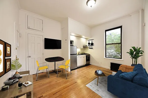 Rented by Buchbinder & Warren | media 15