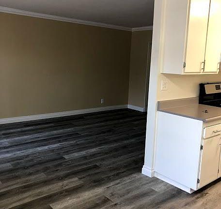 3rd image of 8801 Owensmouth Ave APT 3