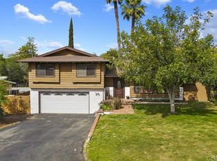 2461 Hummingbird Hill Ln, Fallbrook, CA 92028