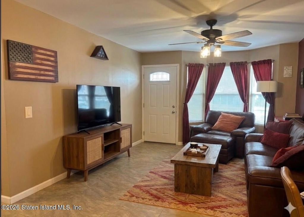 Apartment in New York, Richmond, Staten Island - View 3