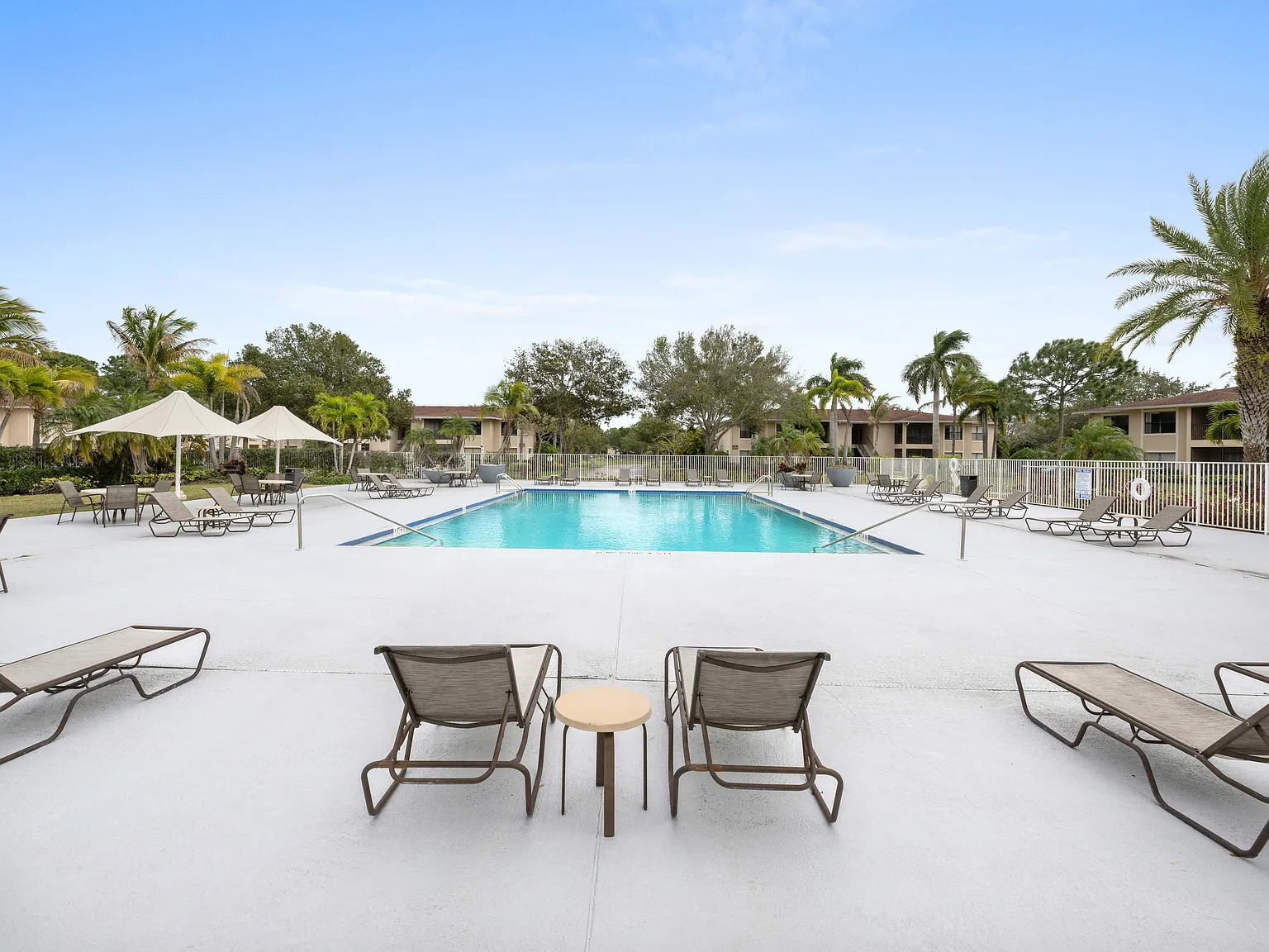 10X Harbour Palms — Photo 1