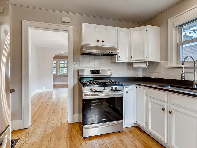 945 N Harrison St — Photo 15
