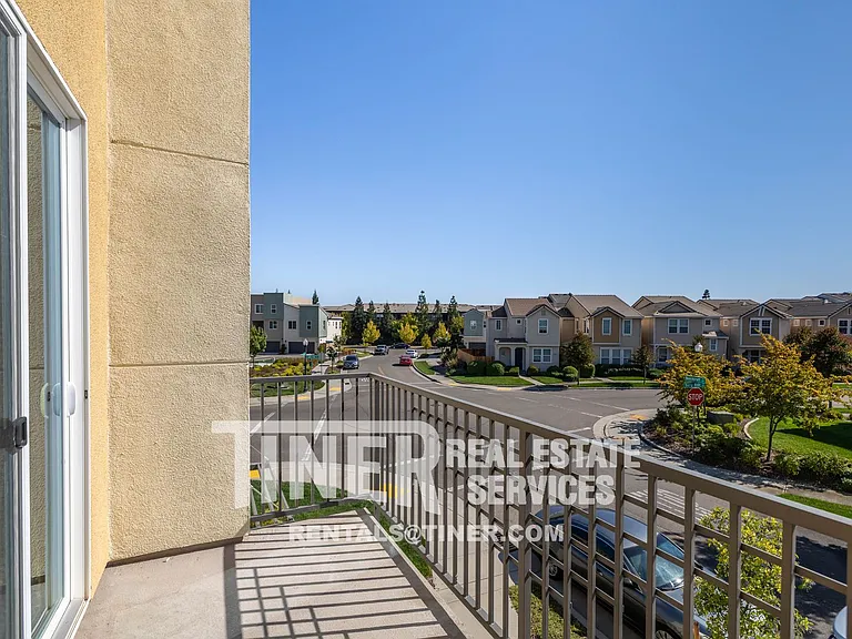 4152 Rotor Ln — Photo 2