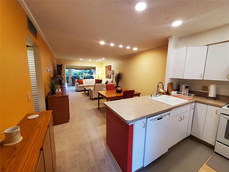 1403 Arrowhead Cir W #13-E — Photo 6