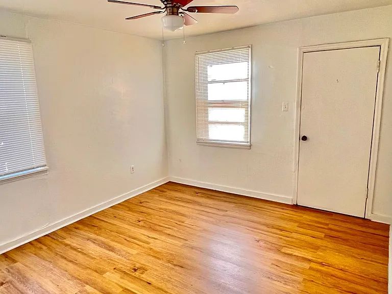950 Willoughby St #3 — Photo 2