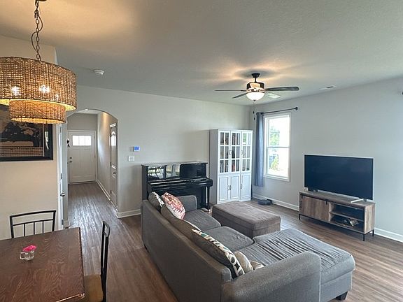 3rd image of 213 Shallowbag Bay Ln