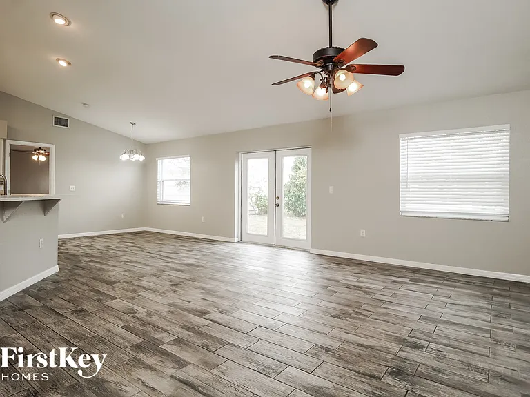 835 Summer Glen Dr — Photo 4