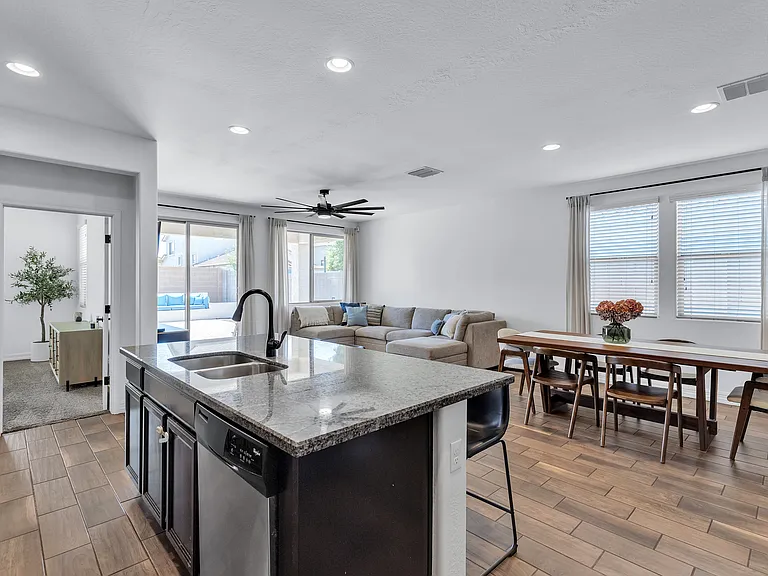 1691 W Desert Spring Way — Photo 12