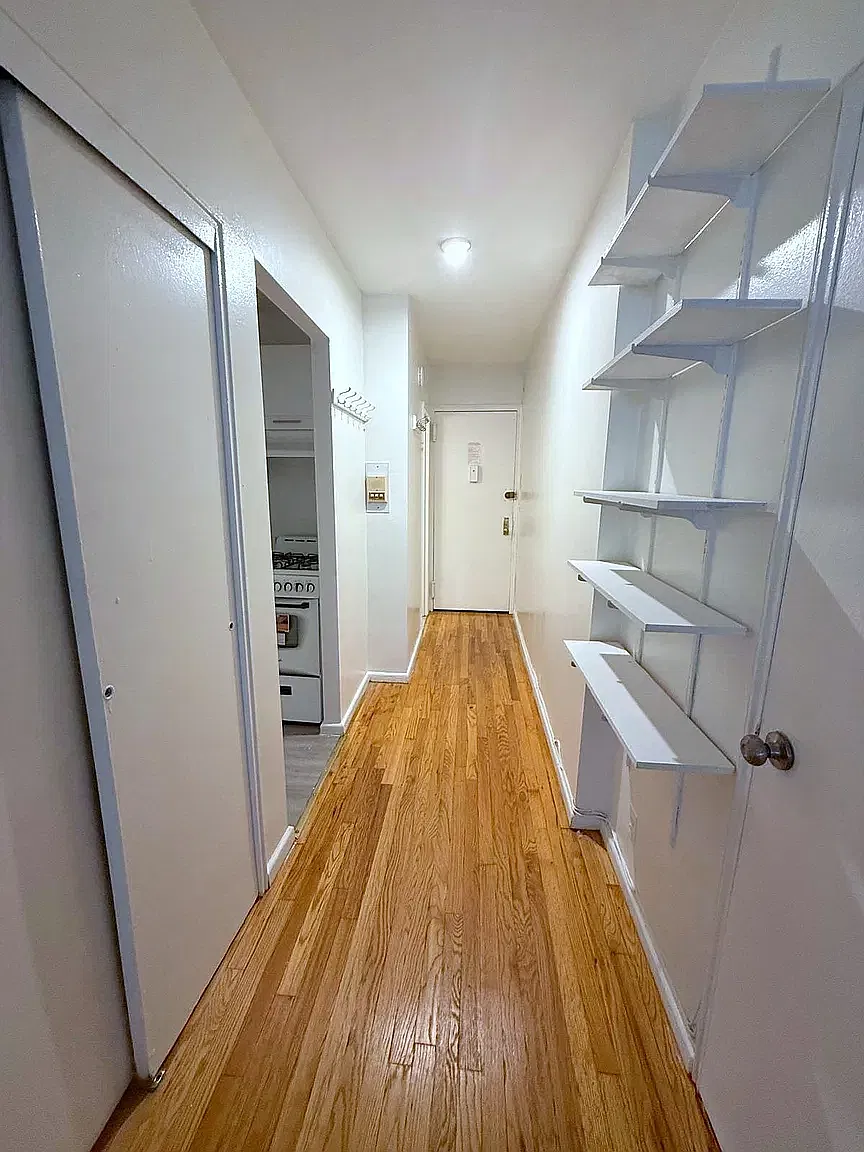 207 East 15th Street — Photo 4