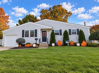 22 5th Avenue, Farmingdale, NY 11735