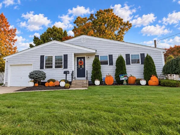 22 5th Avenue, Farmingdale, NY 11735