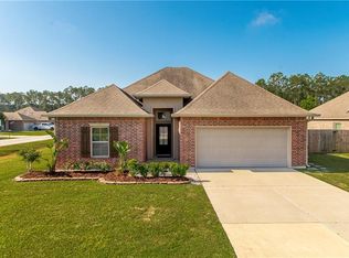 320 Debouchel Pl, Mandeville, LA 70471