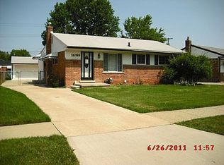 18089 S Wind Dr, Fraser, MI 48026